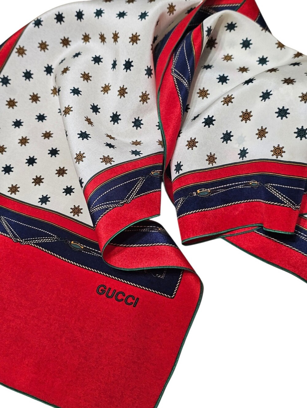 GUCCI SCARF - Picture 8 of 15